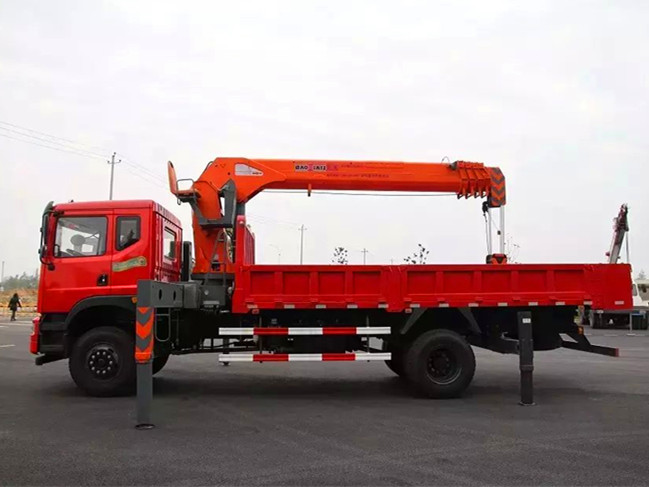 東風(fēng)D701（可裝3.2~8噸吊機(jī)）隨車吊帶自卸