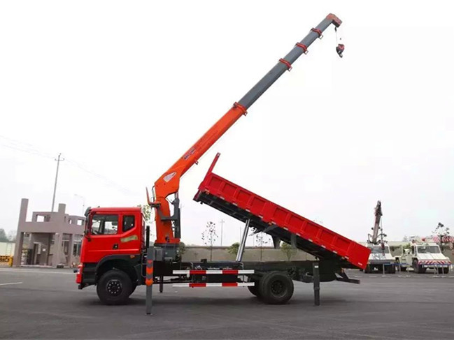 東風(fēng)D701（可裝3.2~8噸吊機(jī)）隨車吊