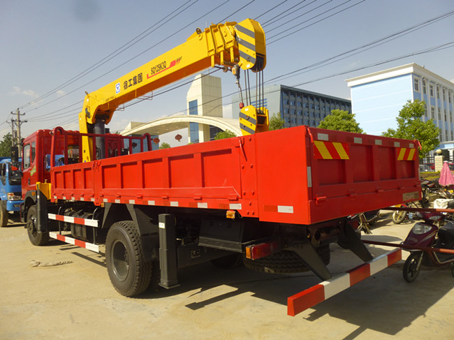 東風(fēng)D701（可裝3.2~8噸吊機(jī)）隨車吊帶自卸