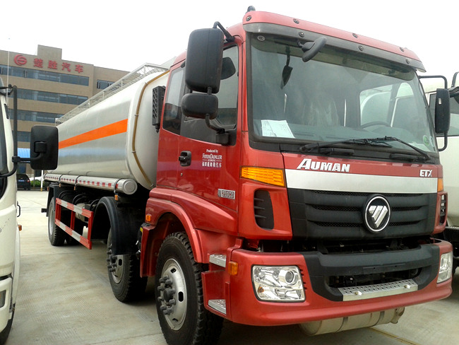 國(guó)五歐曼小三軸加油車(chē)