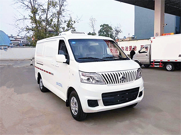 長安睿行M80面包冷藏車
