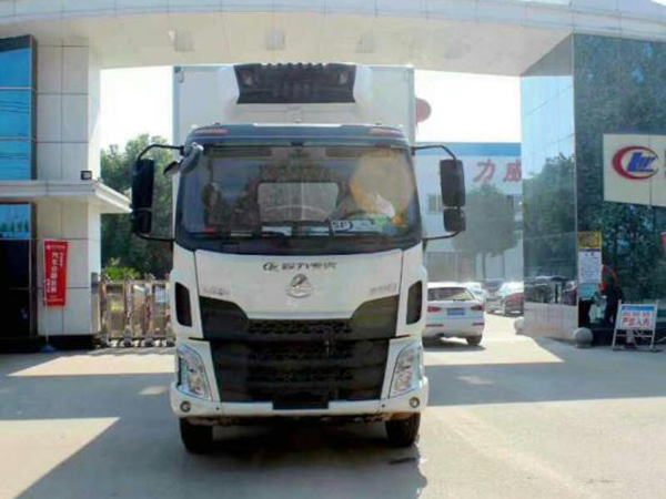 柳汽乘龍7.5米貨廂冷藏車