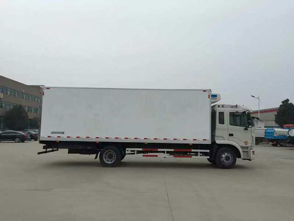 江淮6.83米貨廂冷藏車
