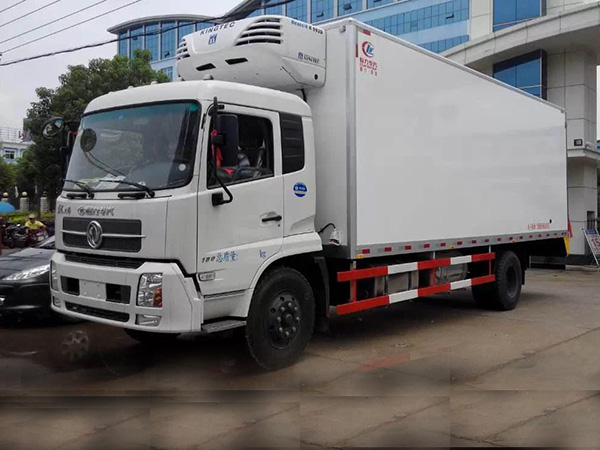 東風(fēng)天錦6.55米貨廂冷藏車