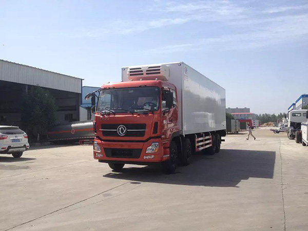 東風前四后八9.4米冷藏車
