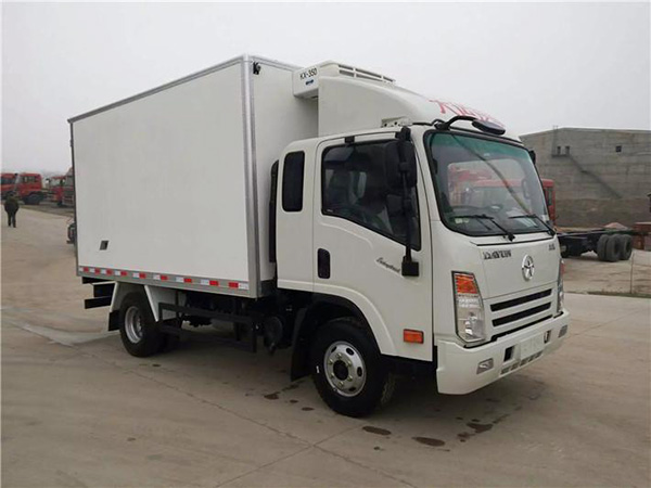 大運(yùn)排半3.75米貨廂冷藏車
