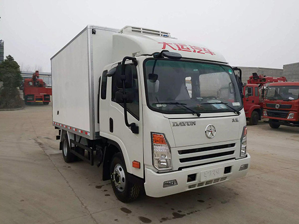 大運(yùn)排半3.75米貨廂冷藏車