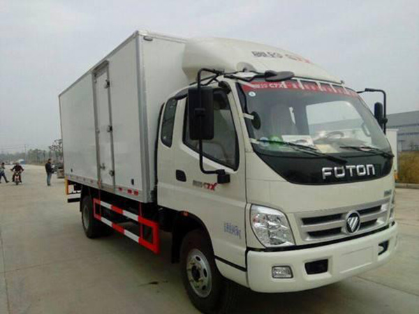 福田排半5.1米貨廂冷藏車