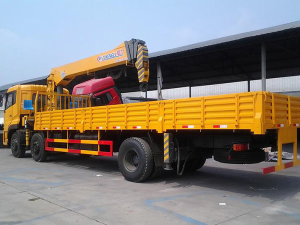 東風前四后四8.3米隨車吊 東風前四后四8.3米隨車吊