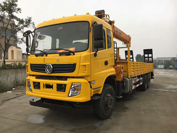 東風5.8米貨箱隨車吊 東風5.8米貨箱隨車吊