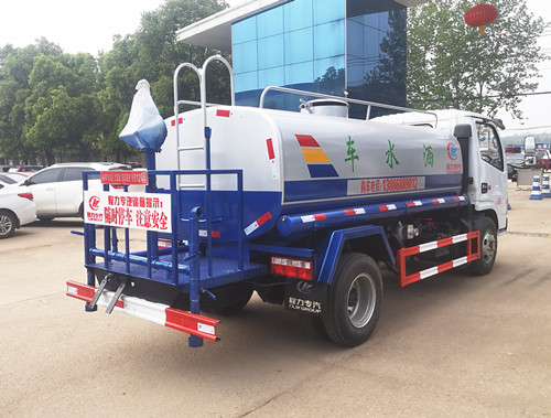 東風(fēng)多利卡5噸程力灑水車發(fā)云南！