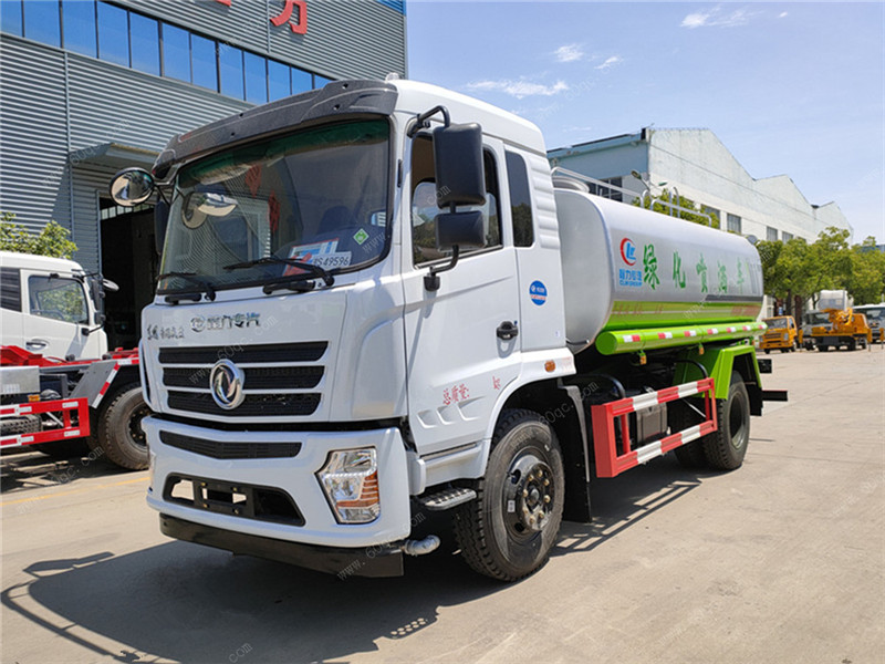 山西地區(qū)高品質(zhì)灑水車，12噸東風(fēng)D3灑水車等待交付