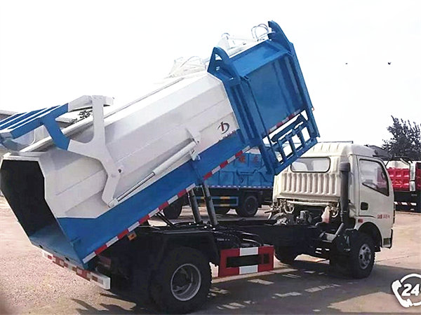 國五東風(fēng)自裝卸式垃圾車