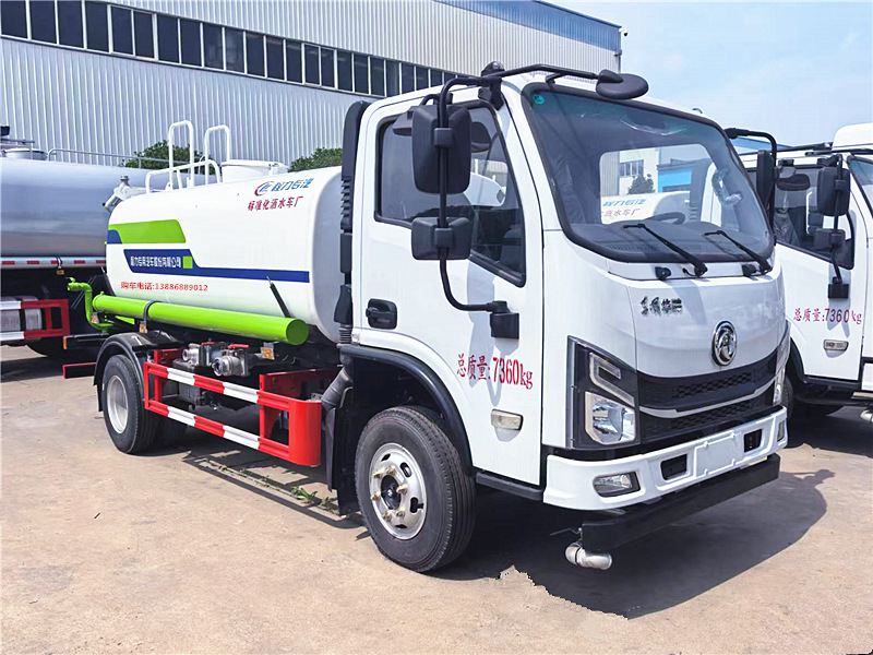 灑水霧炮車在作為出口車型時(shí)，采購(gòu)時(shí)需要注意哪幾項(xiàng)事情